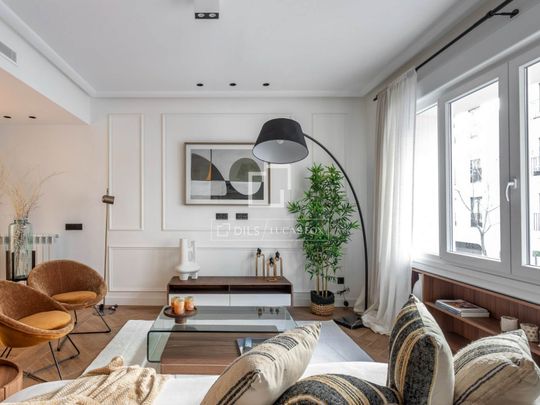 Excellent 2 Bedroom apartment for rent in Ríos Rosas, Madrid - Photo 1