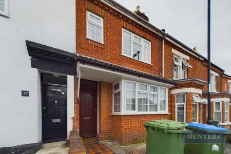 4 bedroom House To Let - Photo 2