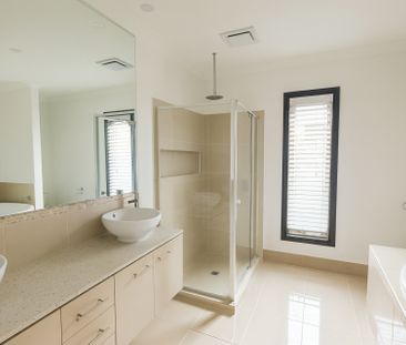 Spacious Family Home in Prime Cranbourne East Location - Photo 5