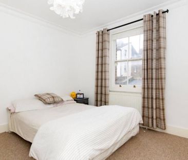 2 Bed Flat, Knights Hill, SE27 - Photo 3
