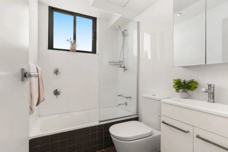 Commanding Views And Ultimate Position - Lift Access - Photo 5