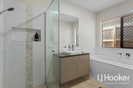 Metricon Quality - Ducted Air Conditioning - Ideal Location - Photo 3