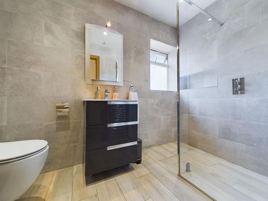 5 bedroom detached house to rent - Photo 1