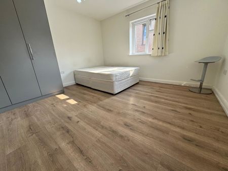 West Hendon Broadway, Hendon, NW9 - Photo 5