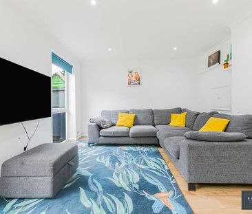 Field Common Lane, Walton-on-thames, Surrey, KT12 - Photo 2