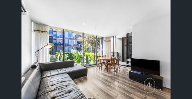 Stylish Furnished 1-Bedroom + Study Apartment in the Heart of Hawthorn - Photo 1