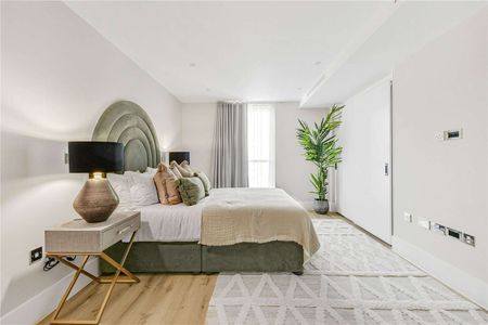 Stunning four bedroom apartment in a high specification new development on Baker Street - Photo 2