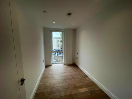 3 bedroom flat to rent - Photo 3