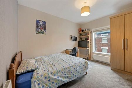 6 bedroom end of terrace house to rent - Photo 4