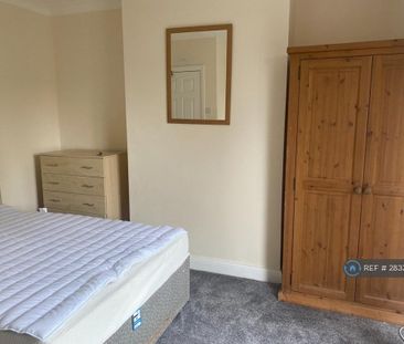 1 bedroom in a house share to rent - Photo 3