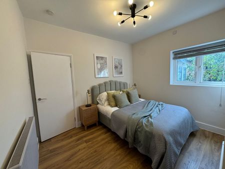 2 Bed Flat, Park Grove Road, E11 - Photo 4