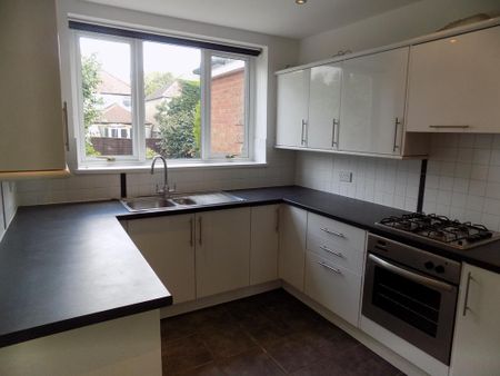 3 bedroom semi-detached house to rent - Photo 3