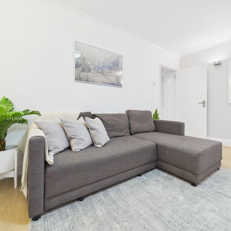 1 bedroom flat to rent - Photo 1