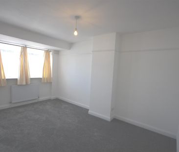 3 bedroom Semi-Detached House to let - Photo 4