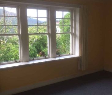 Charming 3 bedroom Kelburn Flat with Garden - Photo 5