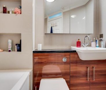 1 Bed Flat, East Smithfield, E1W - Photo 6