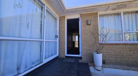 3 Bedroom with Sleet out/ Office - Photo 4