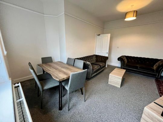 5 bedroom flat to rent - Photo 1