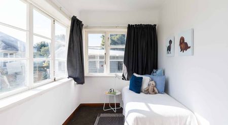 WEST END - 3 BEDROOM - Photo 4