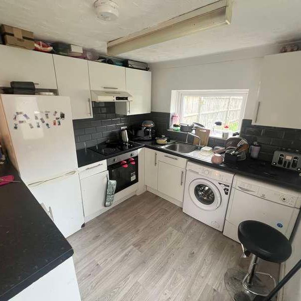 Milton Road, SO15 - Photo 1