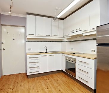 Fully Furnished Studio Apartment Close To The City! - Photo 4