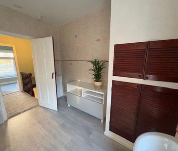 2 bedroom end of terrace house to rent - Photo 2
