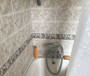 Room in a Shared House, St Margarets Ave, HA2 - Photo 3