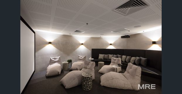 Luxury home with full CBD views - Photo 1