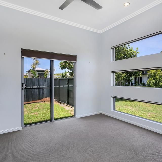 Luxury Living | Private pontoon fitting 40 ft boat - Photo 1