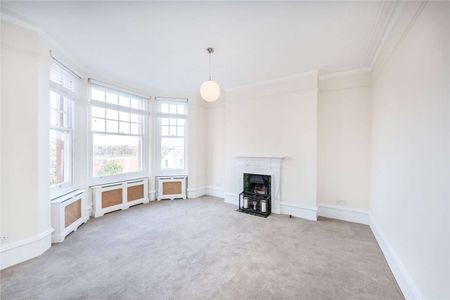 Spacious period apartment within a sought after mansion block in Chiswick. - Photo 3