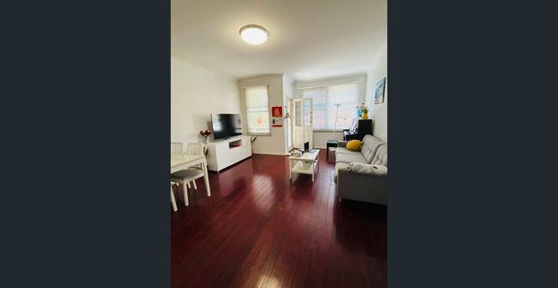 Beautiful 3-Bedroom Villa with Private Garden in Prime Eastlakes Location - Photo 1