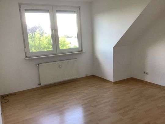 Schöne, große Dachgeschosswohnung mit Balkon! - Foto 1