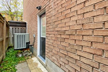 For Lease - 92 Barnwood Drive, Richmond Hill, Ontario - Photo 4