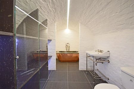 Portland Terrace, The Green, Richmond, Surrey, TW9 - Photo 2