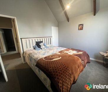 A Stroll to Cafes & Shops - Photo 4