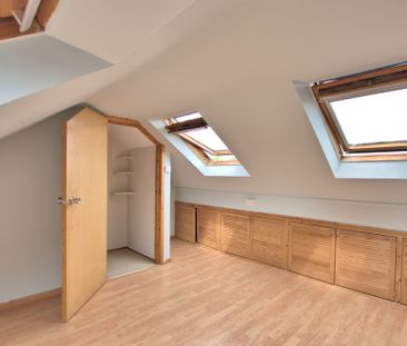 A three-bedroom property in central Cambridge with a private garden... - Photo 3