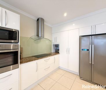 3 BEDROOM : 2 BATHROOM : FULLY FURNISHED : POOL : CLOSE TO BEACH - Photo 1