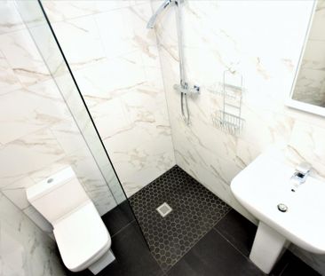 4 bedroom flat to rent - Photo 4