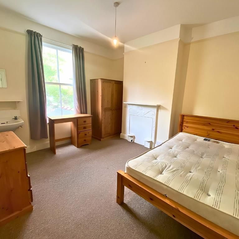 1 bedroom in a house share to rent - Photo 1