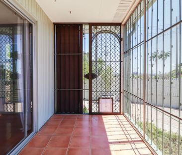 A HIDDEN GEM IN WEST GLADSTONE - STUNNING VIEWS, UNMATCHED CHARACTER! - Photo 6