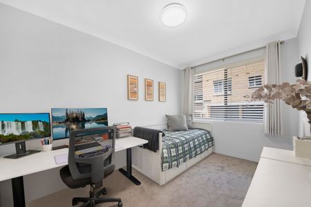 Spacious Modern Apartment In Ideal Location - Photo 4