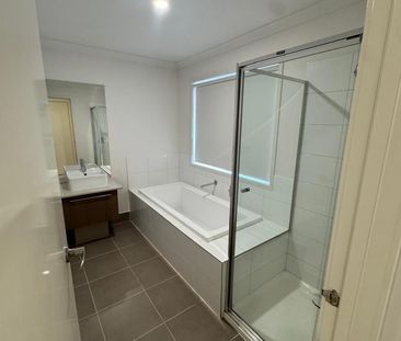 Modern & Spacious! - Photo 6