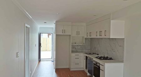 3 Bedrooms, 3 Bathrooms in Uni Area - Photo 4