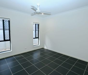 Modern Four Bedroom Springfield Lakes Family Home - Photo 4