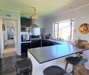 3 BEDROOM (PLUS OFFICE) IN BELL BLOCK - Photo 5