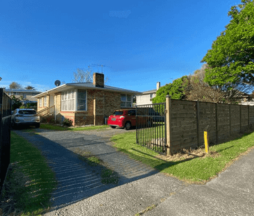 One-Level, Low-Maintenance Solid Brick Home - 3 Bedrooms in Otara - Photo 4