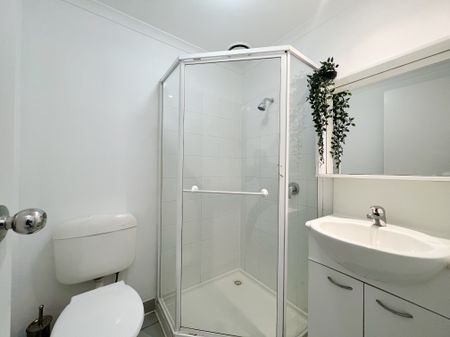 Fully Furnished 2 Bed Apartment next to University of Melbourne - Photo 4