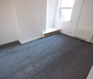 To Let 2 Bed Ground Floor Flat - Photo 2