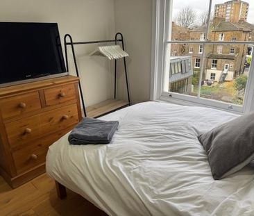 Lovely light bright room near London Fields - Photo 2