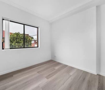 Spacious two-bedroom apartment in the heart of Dulwich Hill - Photo 6